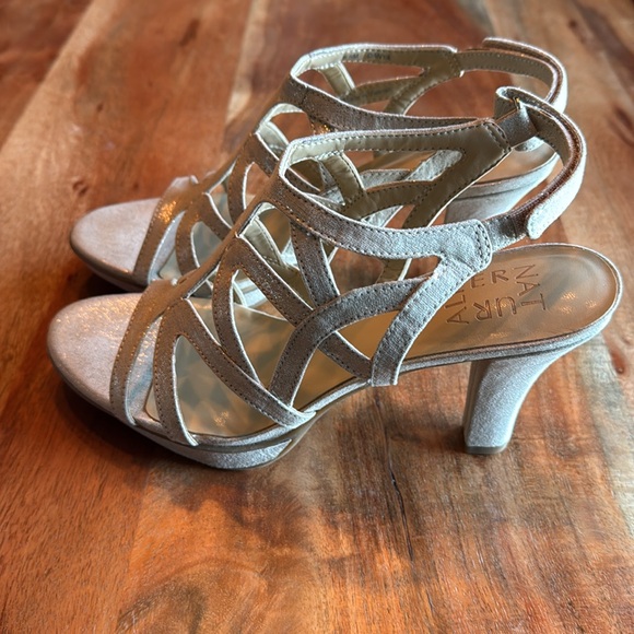 Women’s naturalizer, danya heeled sandal, taupe/gold size 6.5 medium - Picture 4 of 6